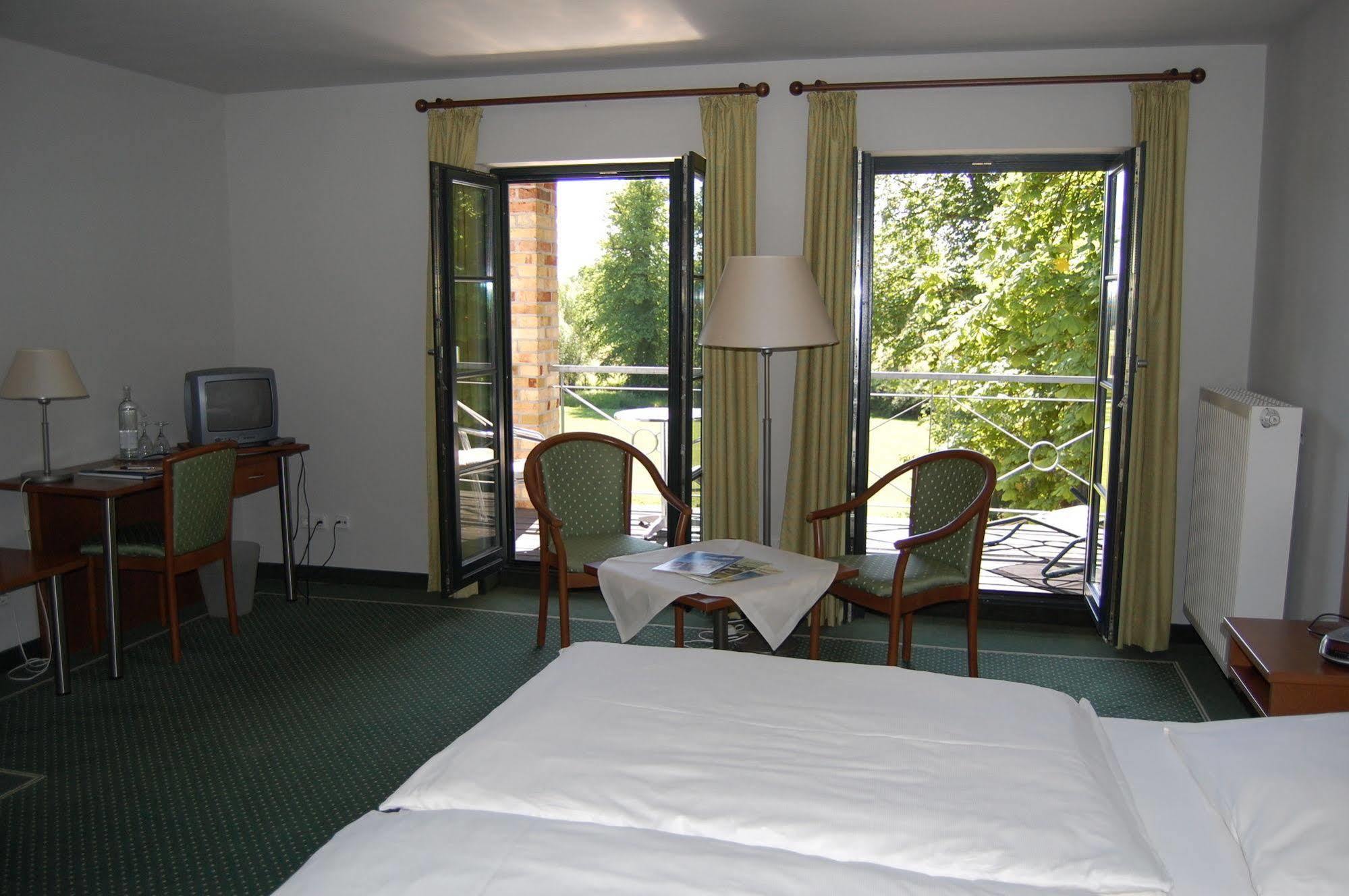 Gutshaus Redewisch Hotel & Restaurant Boltenhagen  Eksteriør bilde